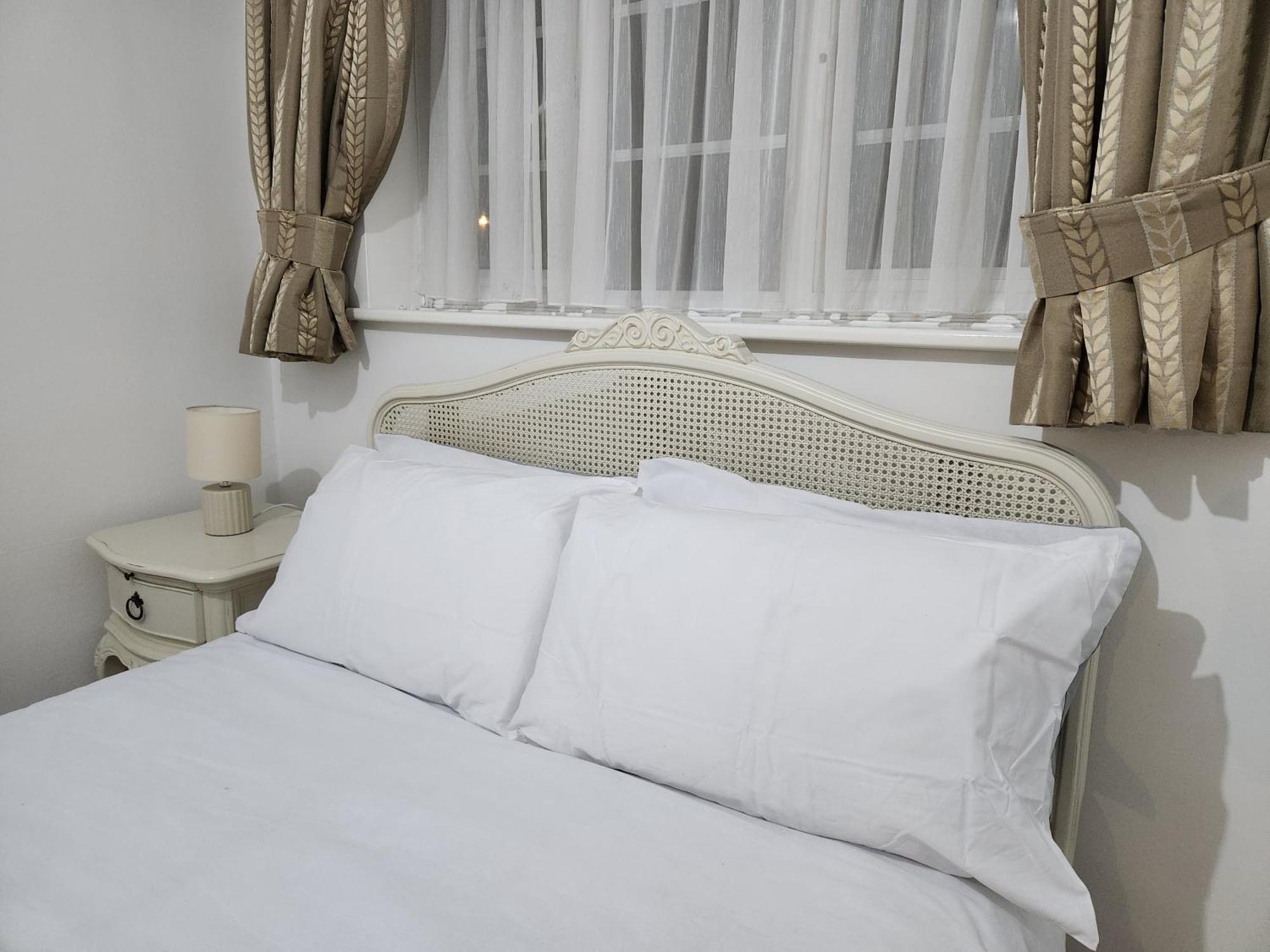Elmdon House With 4 Spacious Bedrooms To Choose Birmingham Eksteriør billede