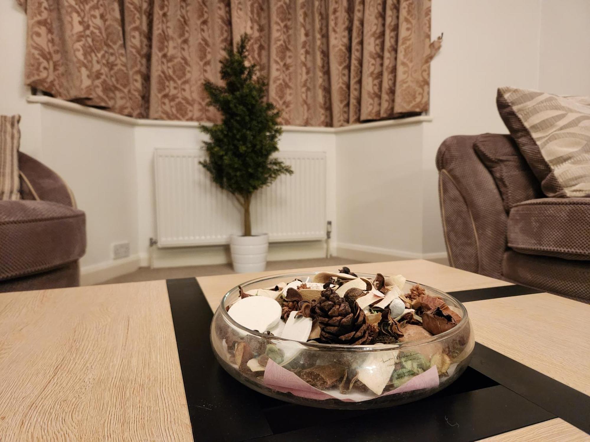 Elmdon House With 4 Spacious Bedrooms To Choose Birmingham Eksteriør billede