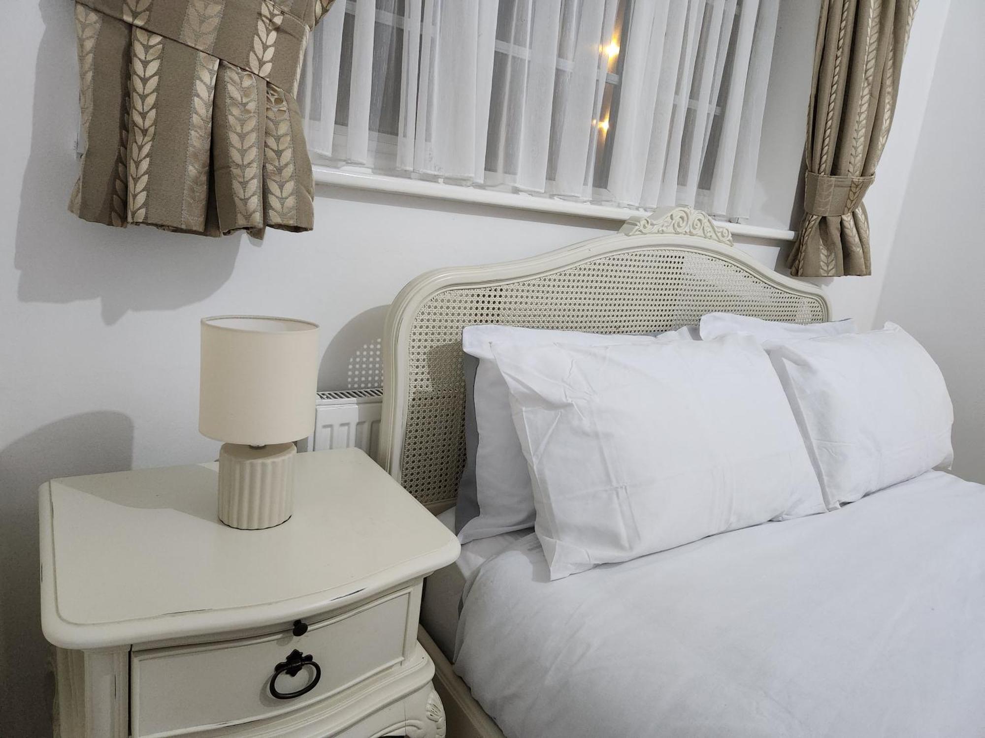 Elmdon House With 4 Spacious Bedrooms To Choose Birmingham Eksteriør billede