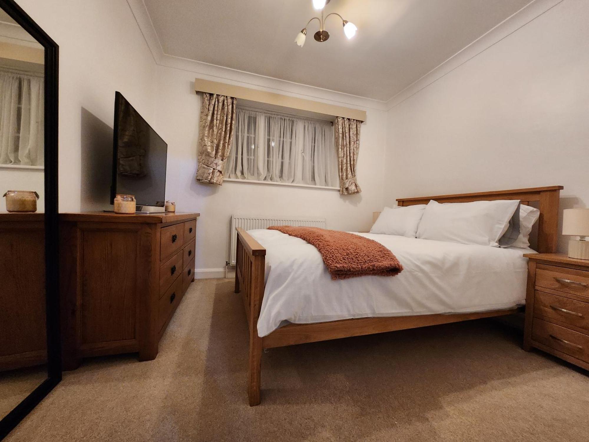 Elmdon House With 4 Spacious Bedrooms To Choose Birmingham Eksteriør billede