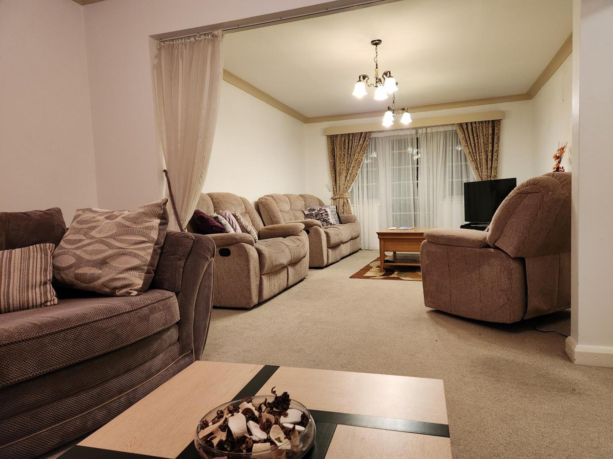 Elmdon House With 4 Spacious Bedrooms To Choose Birmingham Eksteriør billede