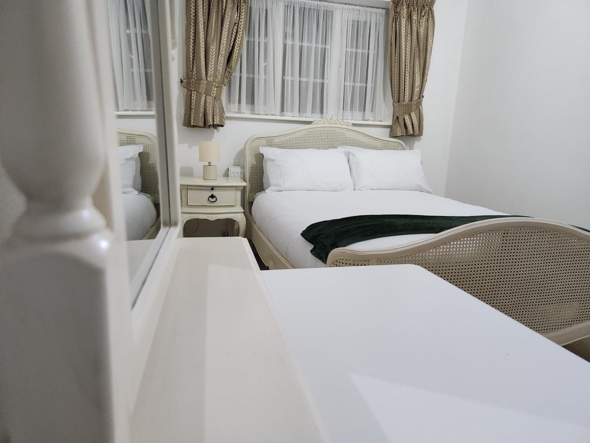Elmdon House With 4 Spacious Bedrooms To Choose Birmingham Eksteriør billede