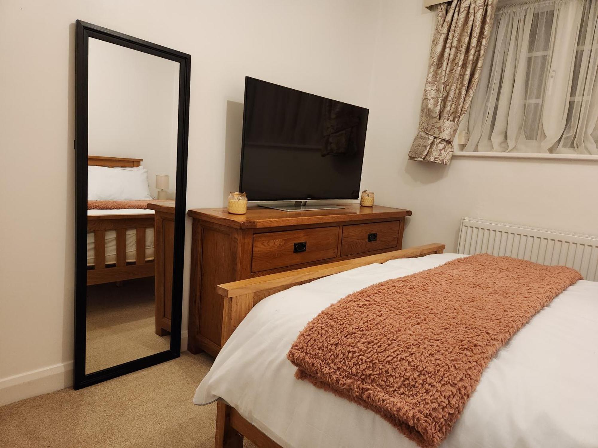 Elmdon House With 4 Spacious Bedrooms To Choose Birmingham Eksteriør billede